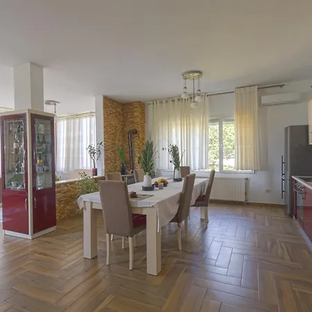 Vanesa Family Apartament *